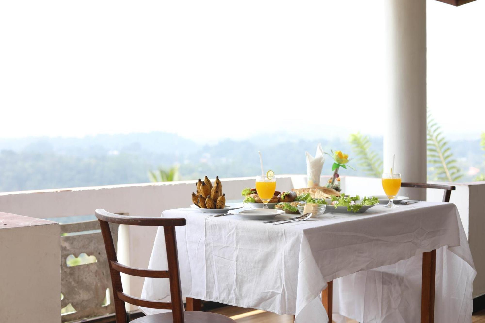 Mountain Bliss Villa Peradeniya Exterior photo